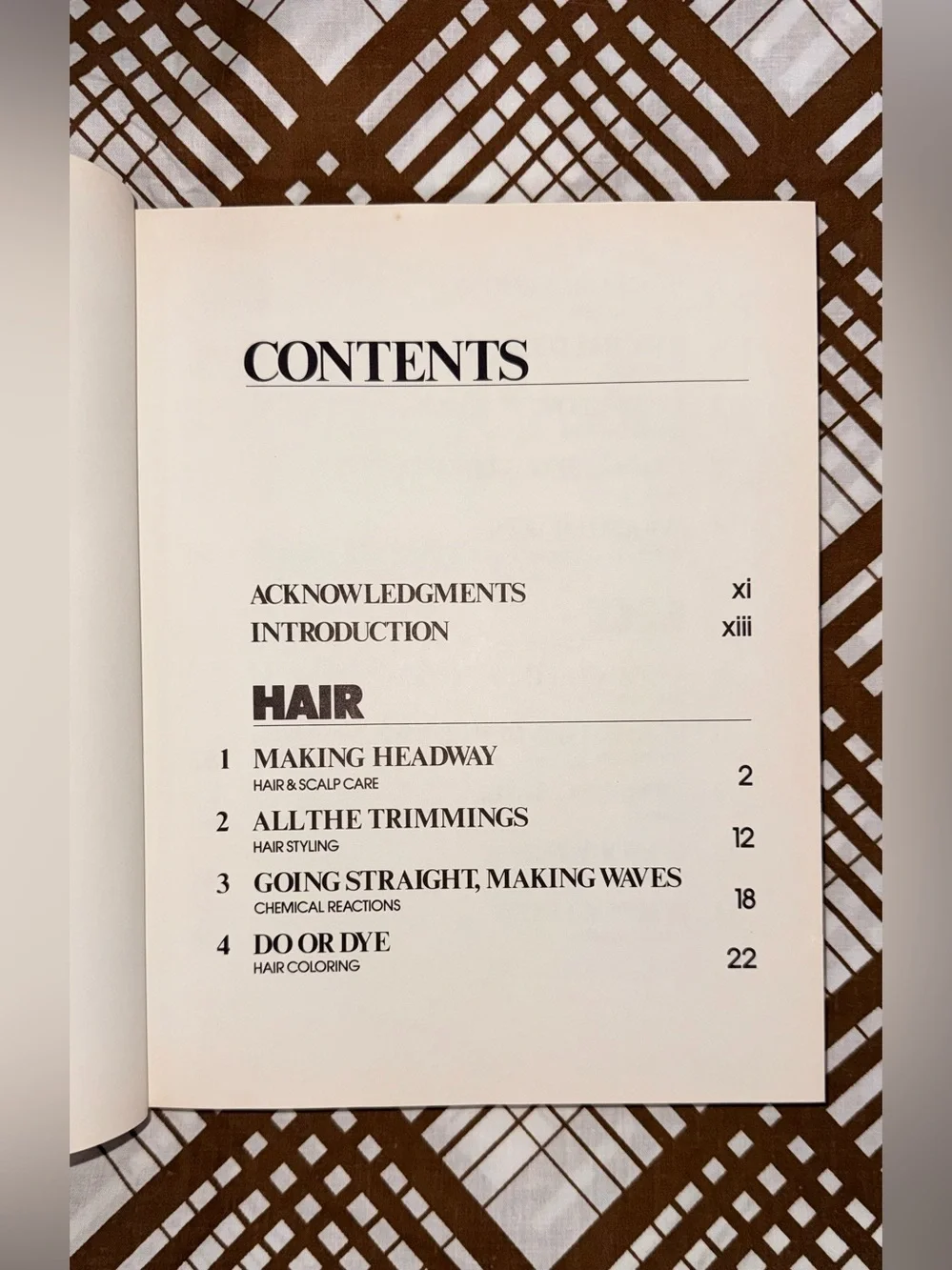 Vintage 1977 Looking Good: A Guide for Men Charles Hix Bruce Weber Hardcover